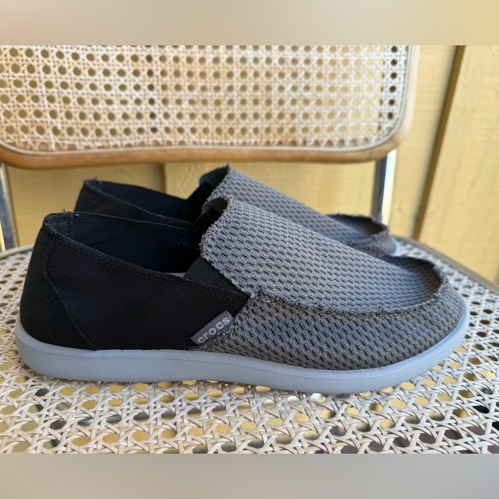 Crocs Santa Cruz Loafers Men’s Size 8 Gray Black Slip On Shoes